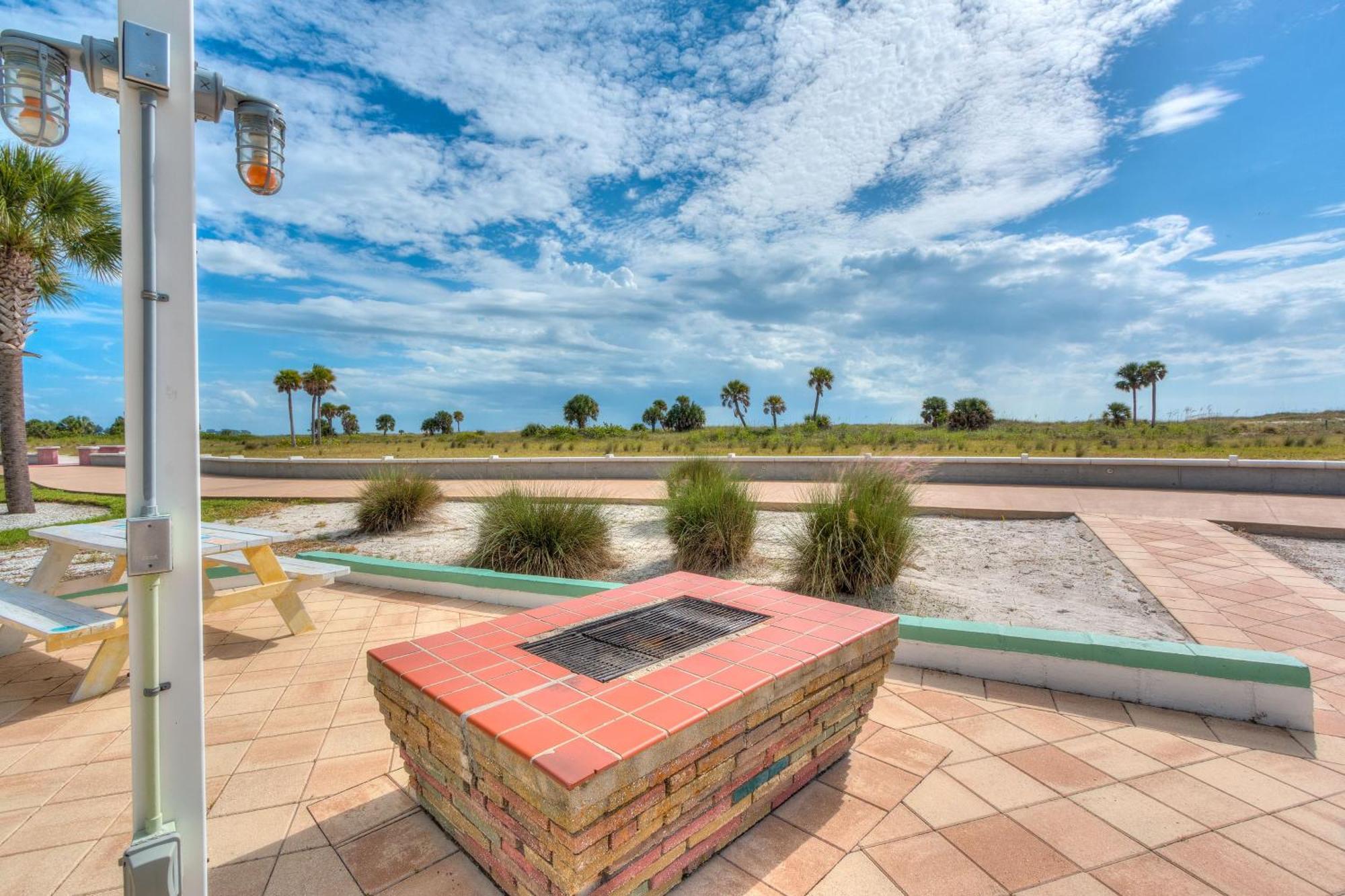 Tropic Terrace #41 - Beachfront Resort St. Pete Beach Extérieur photo